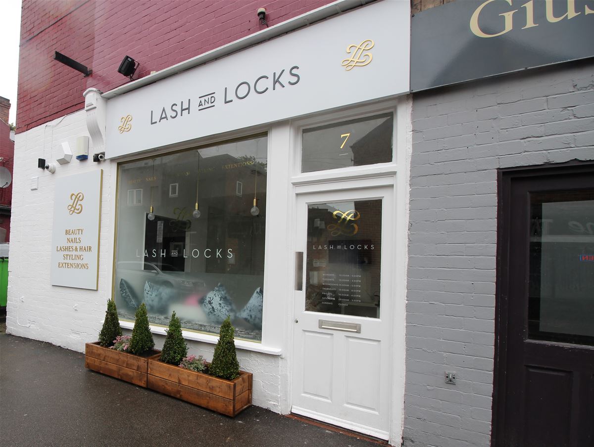 GRAPHICS & SIGNAGE
